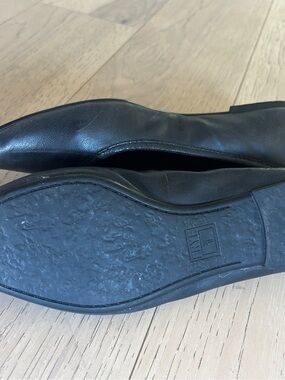 FRYE AND CO. Black Leather Flats